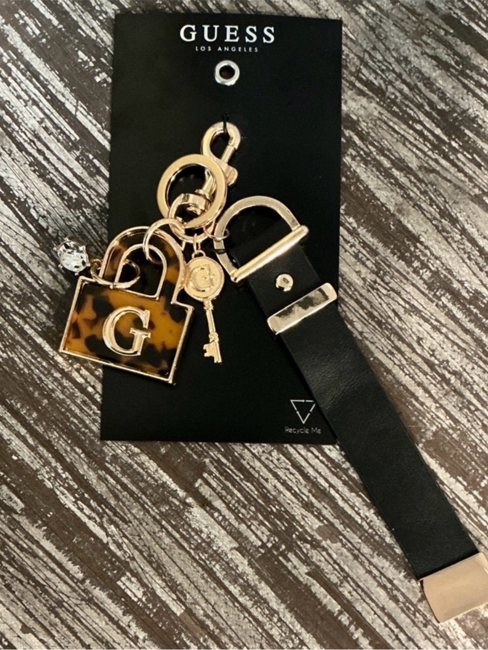 Keychain GUESS Gold-Tone Tortoiseshell G Charm Key & Card Holder W/Black Strap - Picture 2 of 2